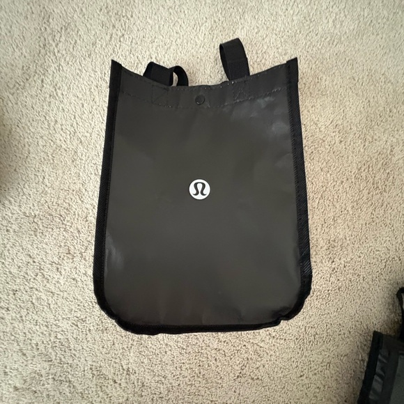 lululemon athletica Black and White Reusable bag Collection - Picture 5 of 6